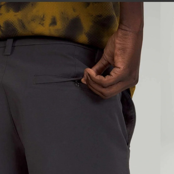 Lululemon Men's Commission Classic Fit Short 9" Vera Twill 32 in Black Granite - Picture 9 of 12